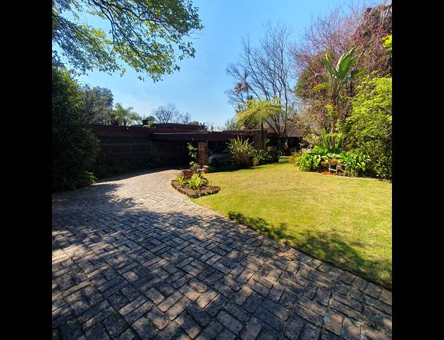 4 BEDROOM FREEHOLD FOR SALE IN PARKHILL GARDENS